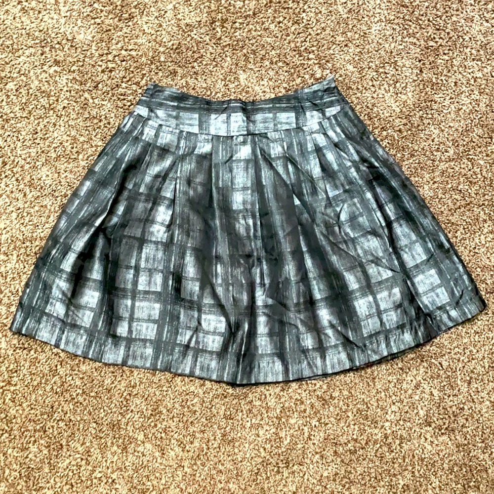 Cute grey plaid skirt. Very full and fun.
